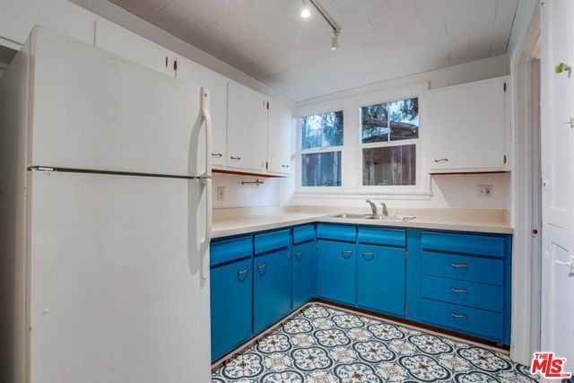 3221 Berkeley Avenue, Los Angeles, CA 90026