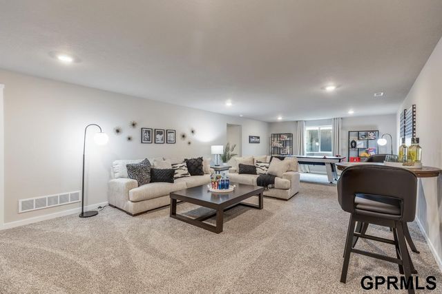 5542 N 186th Avenue, Elkhorn, NE 68022