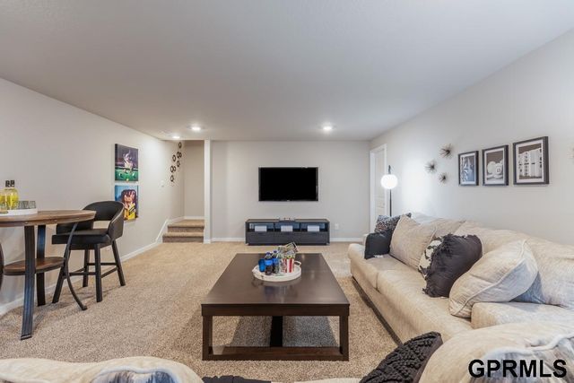 5542 N 186th Avenue, Elkhorn, NE 68022
