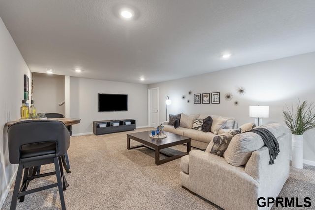 5542 N 186th Avenue, Elkhorn, NE 68022