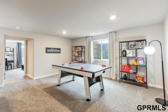5542 N 186th Avenue, Elkhorn, NE 68022