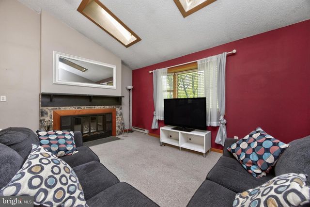 1121 VERMONT LN, Downingtown, PA 19335