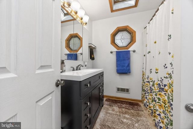 1121 VERMONT LN, Downingtown, PA 19335