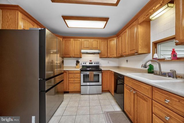 1121 VERMONT LN, Downingtown, PA 19335