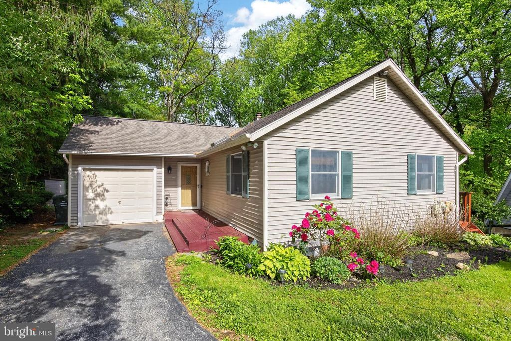 1121 VERMONT LN, Downingtown, PA 19335