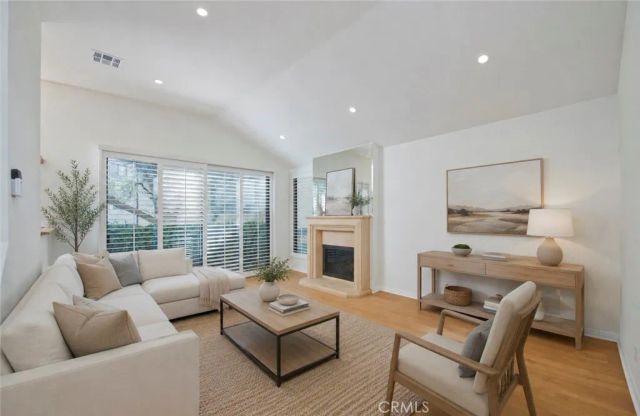 5757 Owensmouth Avenue 20, Woodland Hills, CA 91367