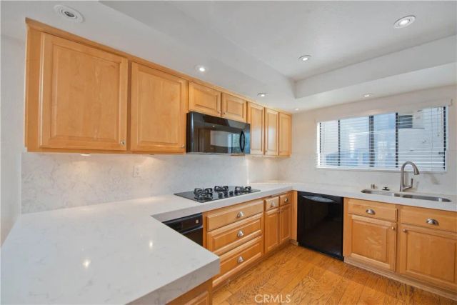5757 Owensmouth Avenue 20, Woodland Hills, CA 91367