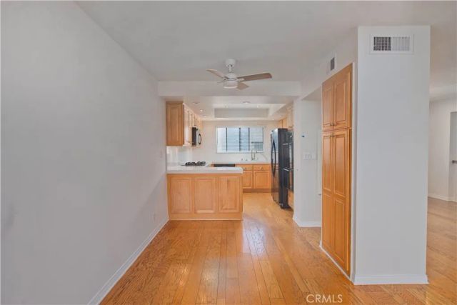 5757 Owensmouth Avenue 20, Woodland Hills, CA 91367
