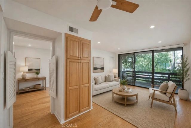 5757 Owensmouth Avenue 20, Woodland Hills, CA 91367