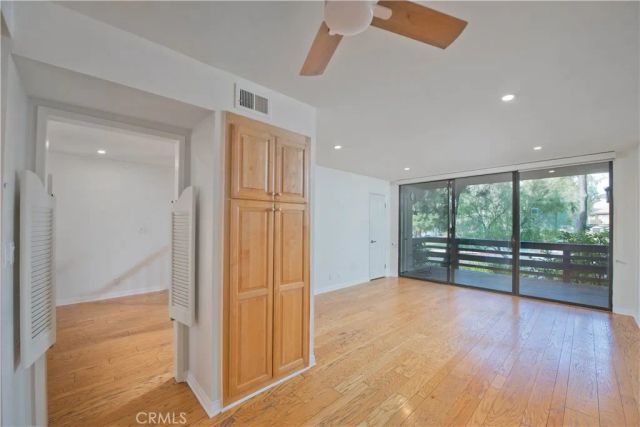 5757 Owensmouth Avenue 20, Woodland Hills, CA 91367