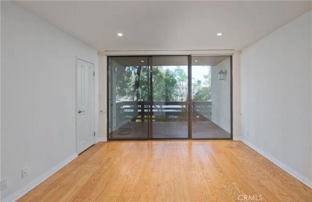 5757 Owensmouth Avenue 20, Woodland Hills, CA 91367
