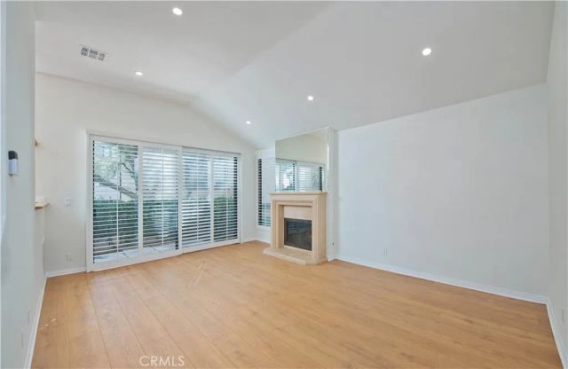 5757 Owensmouth Avenue 20, Woodland Hills, CA 91367