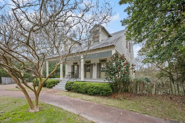 11816 Ferdinand St, St Francisville, LA 70775