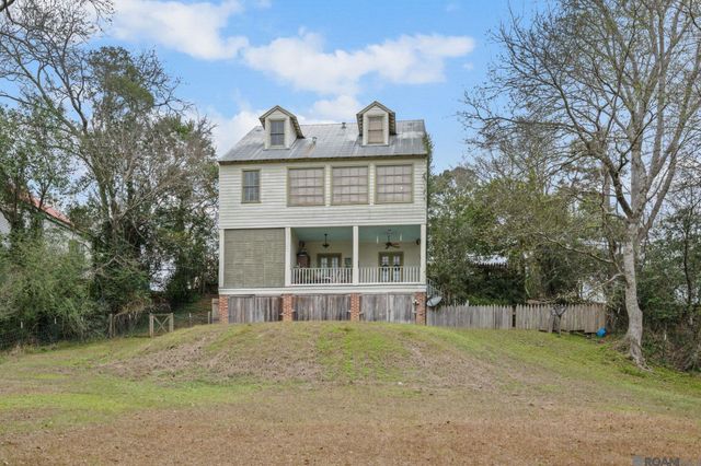 11816 Ferdinand St, St Francisville, LA 70775