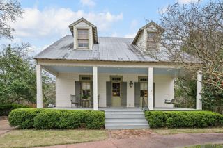 11816 Ferdinand St, St Francisville, LA 70775