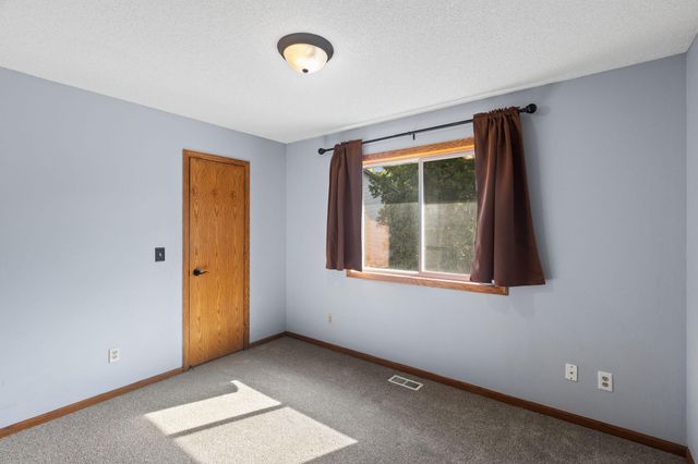 9337 Jeffery Court S, Cottage Grove, MN 55016