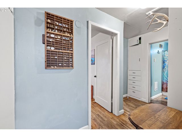 1425 E MADISON Ave, Cottage Grove, OR 97424