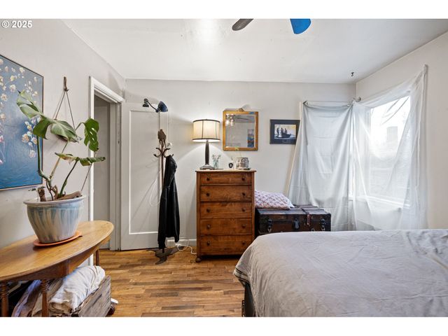 1425 E MADISON Ave, Cottage Grove, OR 97424