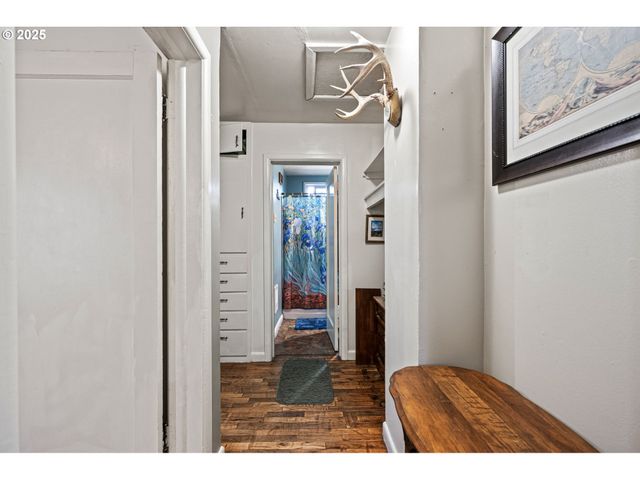 1425 E MADISON Ave, Cottage Grove, OR 97424