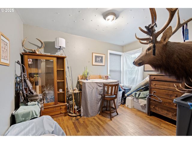 1425 E MADISON Ave, Cottage Grove, OR 97424