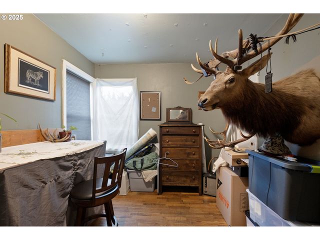 1425 E MADISON Ave, Cottage Grove, OR 97424