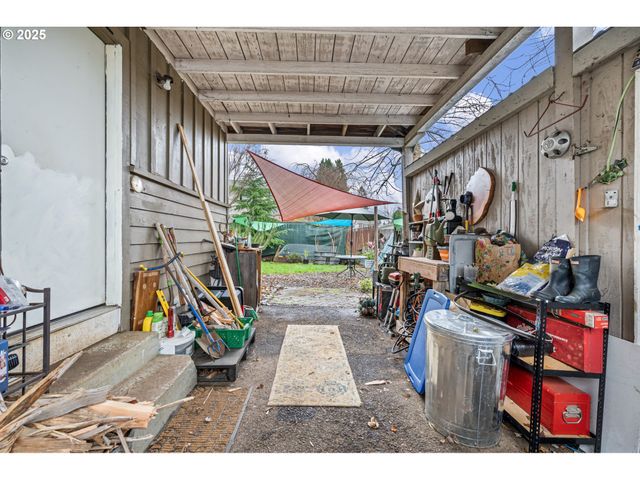 1425 E MADISON Ave, Cottage Grove, OR 97424