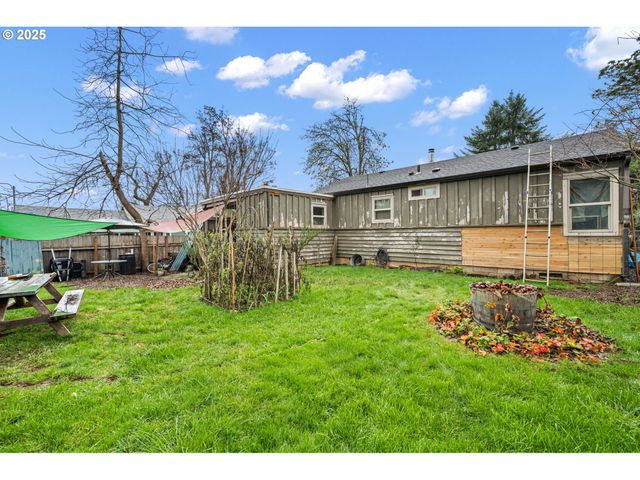 1425 E MADISON Ave, Cottage Grove, OR 97424