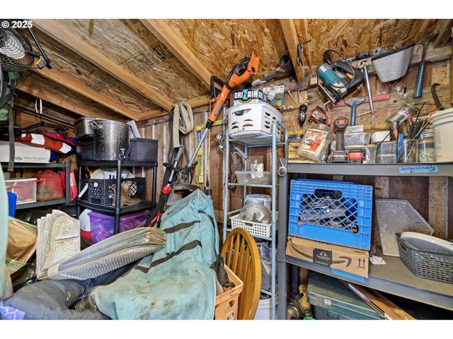 1425 E MADISON Ave, Cottage Grove, OR 97424