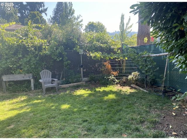 1425 E MADISON Ave, Cottage Grove, OR 97424