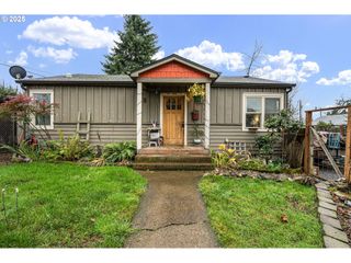 1425 E MADISON Ave, Cottage Grove, OR 97424