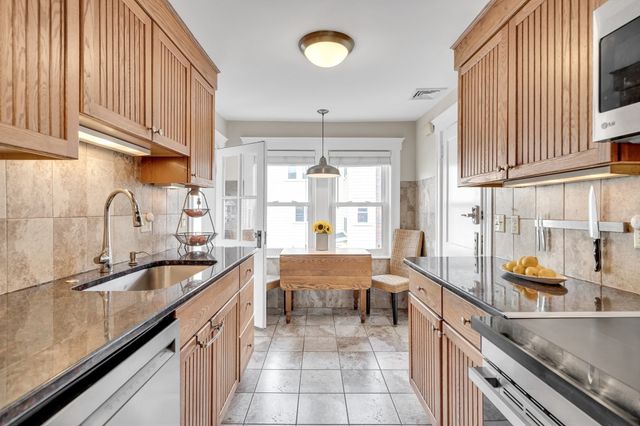 30 Oakley Rd 2, Watertown, MA 02472