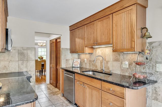 30 Oakley Rd 2, Watertown, MA 02472