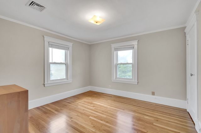 30 Oakley Rd 2, Watertown, MA 02472