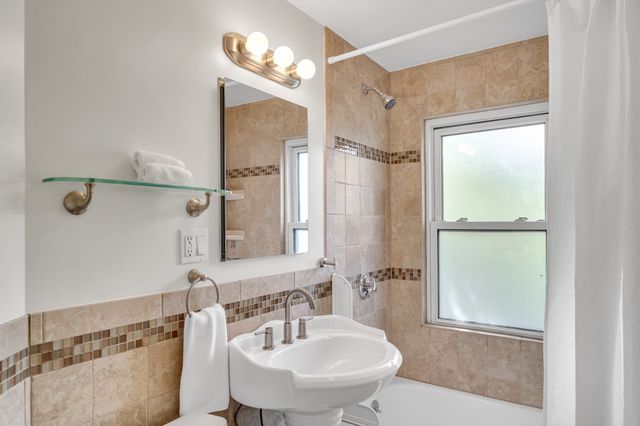 30 Oakley Rd 2, Watertown, MA 02472