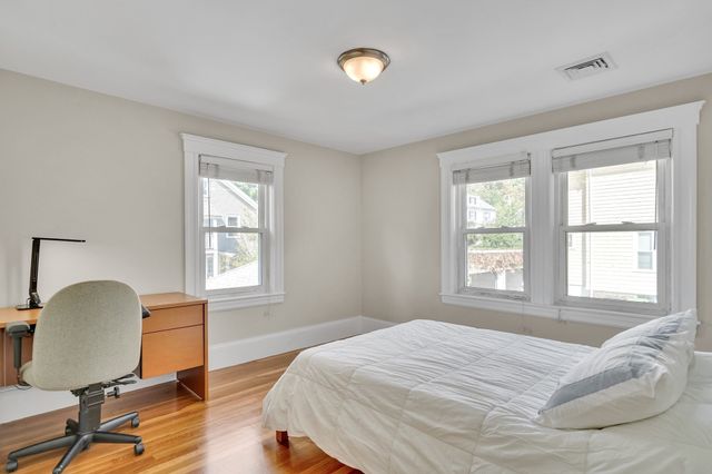 30 Oakley Rd 2, Watertown, MA 02472