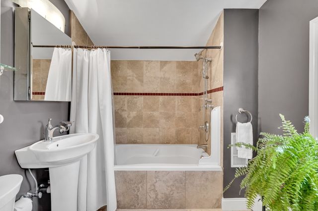 30 Oakley Rd 2, Watertown, MA 02472