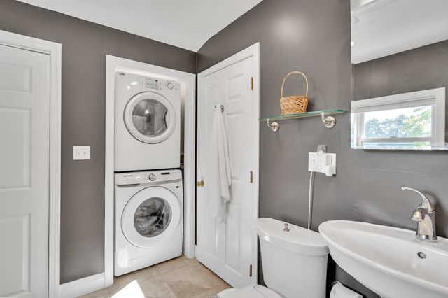 30 Oakley Rd 2, Watertown, MA 02472