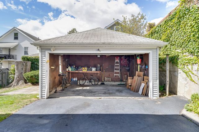 30 Oakley Rd 2, Watertown, MA 02472