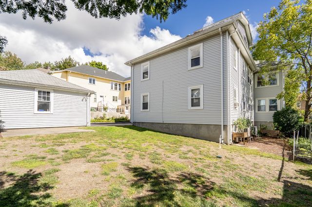 30 Oakley Rd 2, Watertown, MA 02472