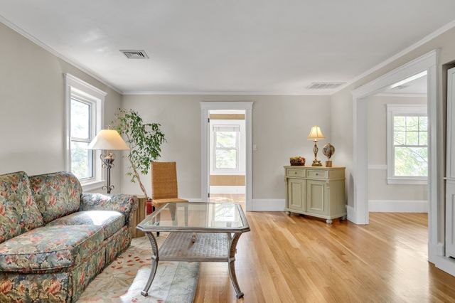 30 Oakley Rd 2, Watertown, MA 02472