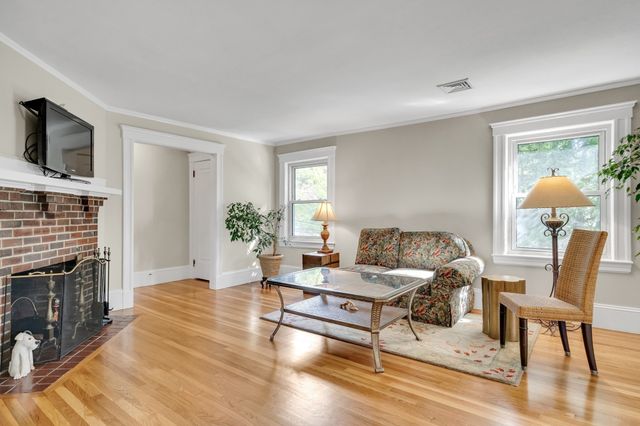 30 Oakley Rd 2, Watertown, MA 02472
