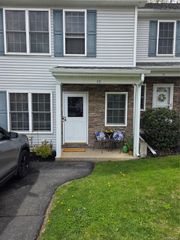 49 Aveonis Court 49, Fishkill, NY 12524