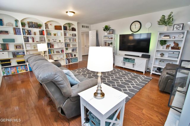 427 Castile Avenue, El Paso, TX 79912