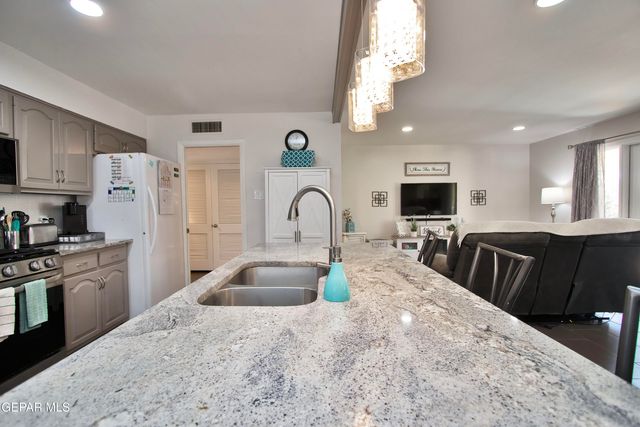 427 Castile Avenue, El Paso, TX 79912