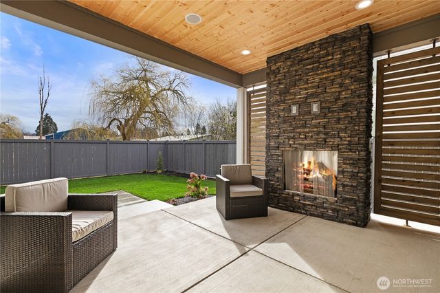 1632 Lockridge Loop E, Enumclaw, WA 98022