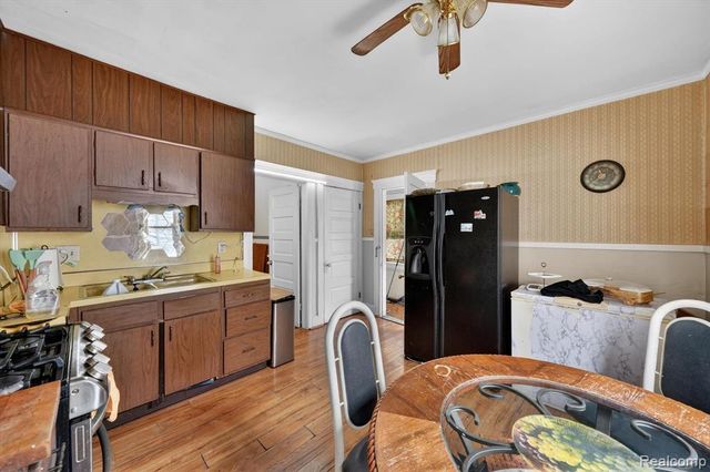 5424 Bingham St, Dearborn, MI 48126