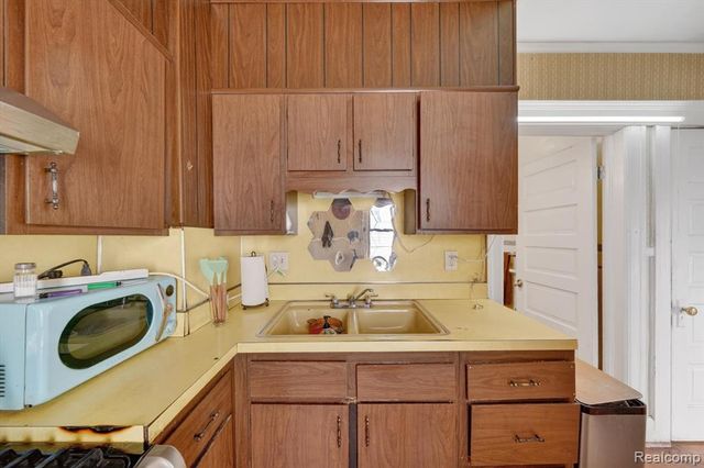5424 Bingham St, Dearborn, MI 48126