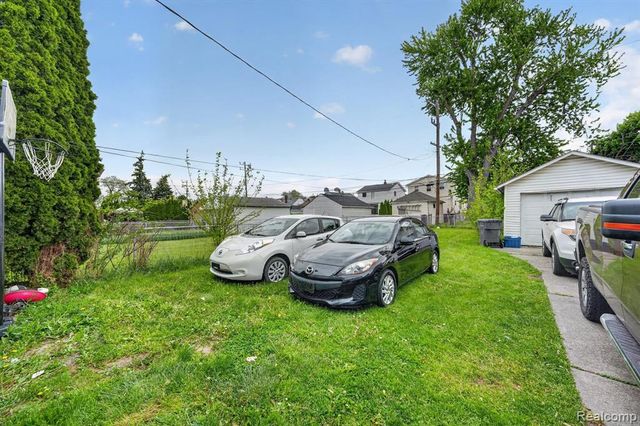 5424 Bingham St, Dearborn, MI 48126