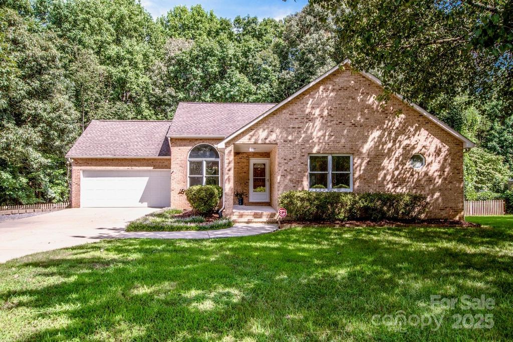 152 Kingfisher Drive, Mooresville, NC 28117