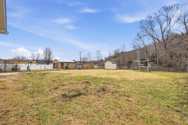 725 LORI Lane, Council Bluffs, IA 51503